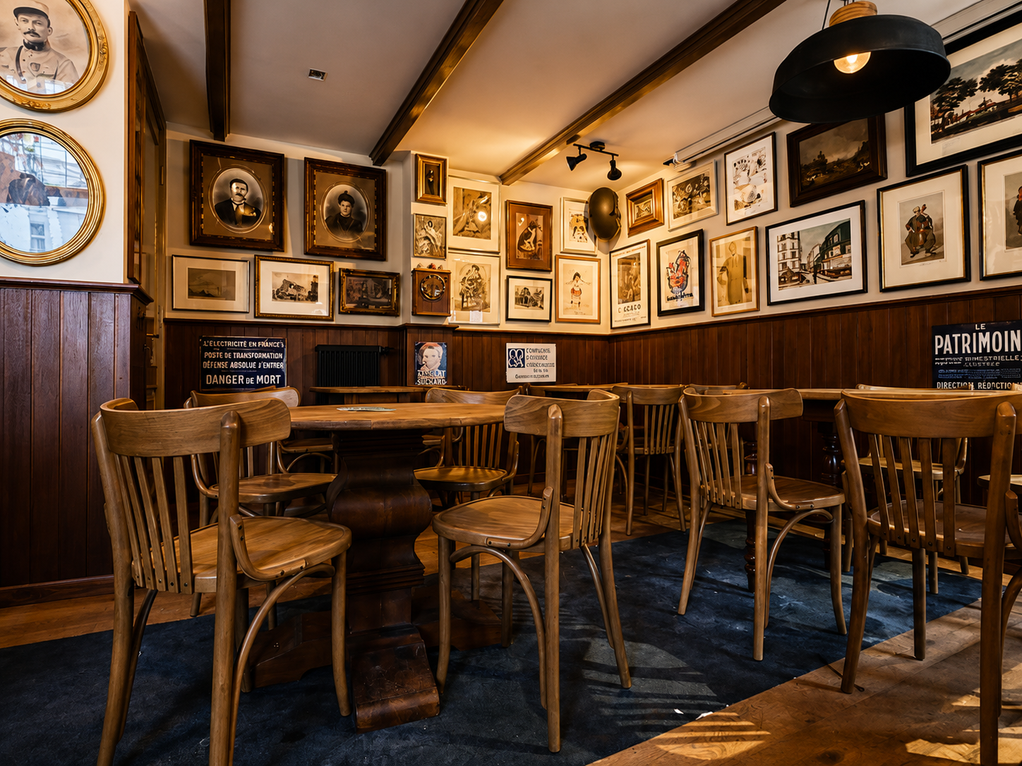Gerenoveerd interieur van Café de Paris in Haarlem